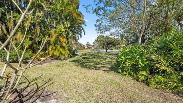 60 Brampton LN, Naples, FL 34104