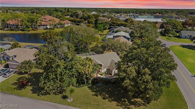 60 Brampton LN, Naples, FL 34104