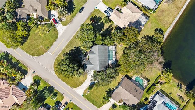 60 Brampton LN, Naples, FL 34104
