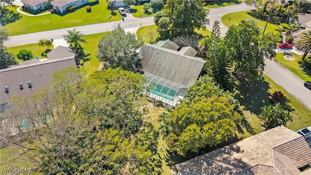 60 Brampton LN, Naples, FL 34104