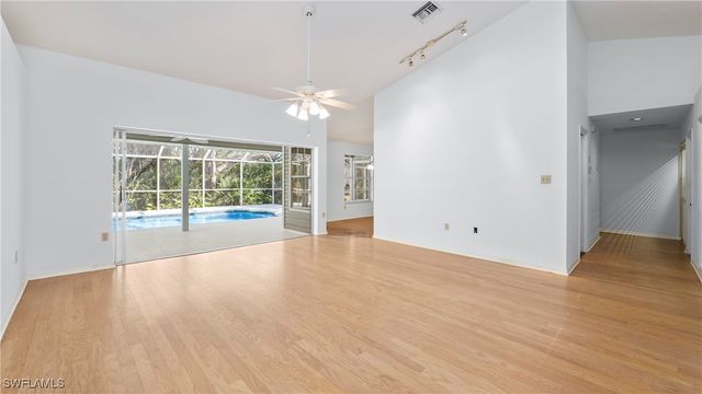 60 Brampton LN, Naples, FL 34104