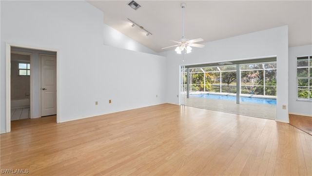 60 Brampton LN, Naples, FL 34104