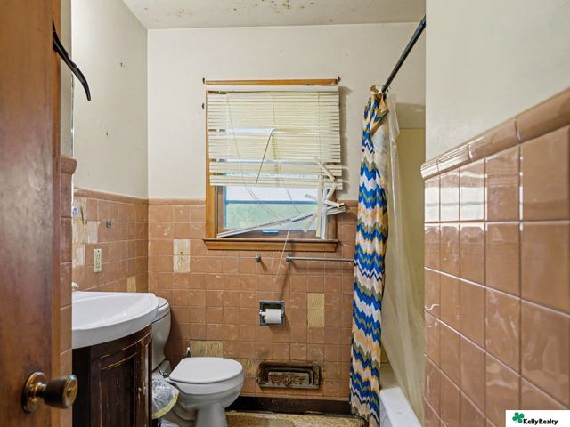 3629 Hartman Avenue, Omaha, NE 68111