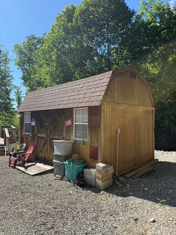 266 Carmel Lane, Albany, KY 42602