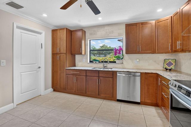 8208 Casa Del Lago 23b, Boca Raton, FL 33433