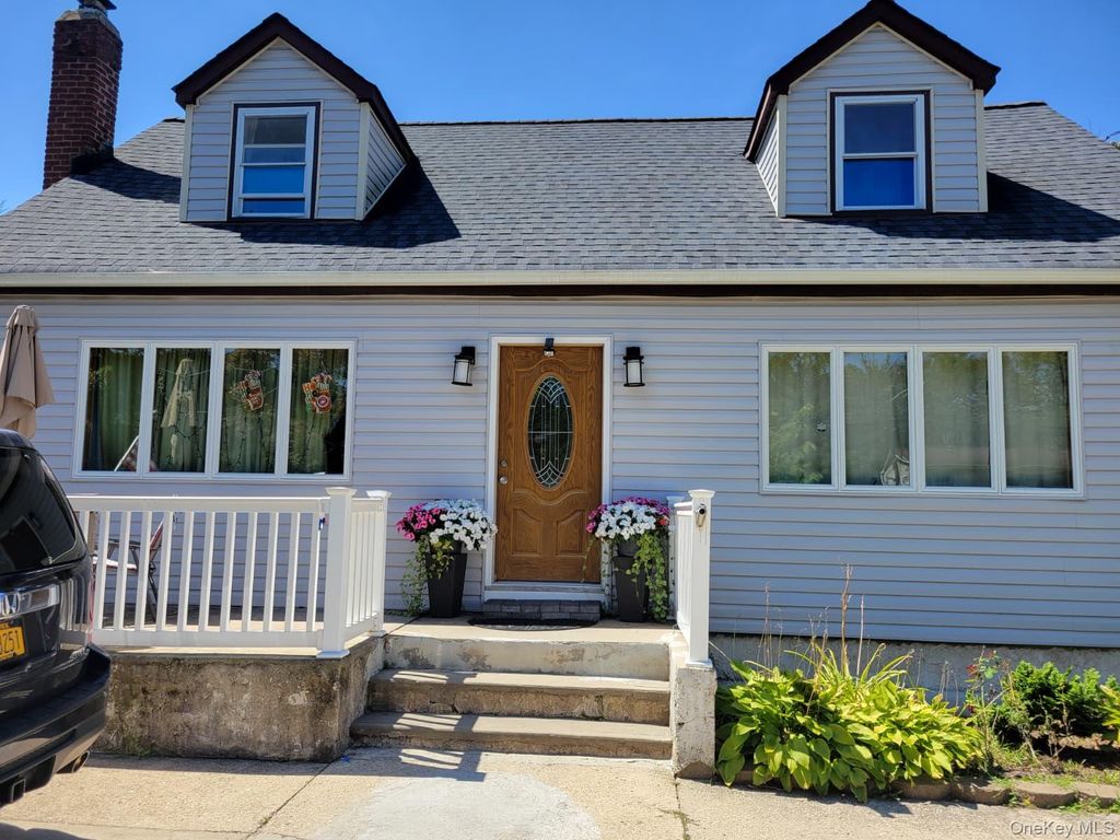 1053 Martinstein Avenue, Bay Shore, NY 11706 — exterior