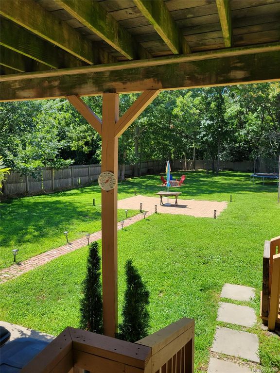 1053 Martinstein Avenue, Bay Shore, NY 11706 — photo 4