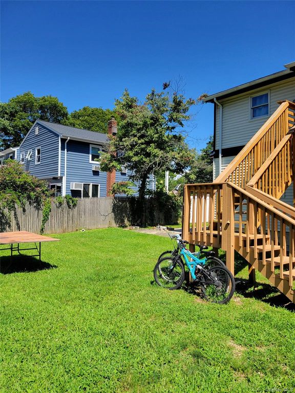 1053 Martinstein Avenue, Bay Shore, NY 11706 — photo 5