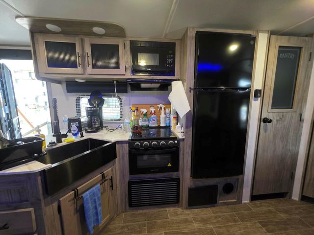 6173 Bonita Street, Sargent, TX 77414