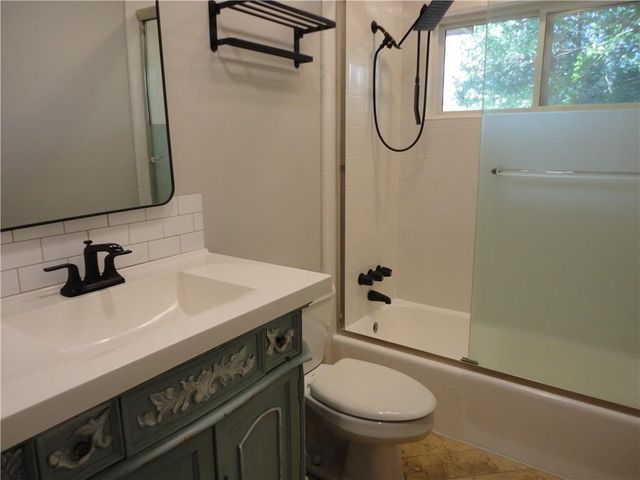 300 Cedar Knoll Court, Roswell, GA 30076