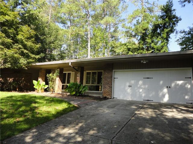 300 Cedar Knoll Court, Roswell, GA 30076