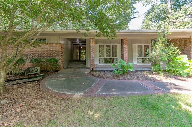 300 Cedar Knoll Court, Roswell, GA 30076