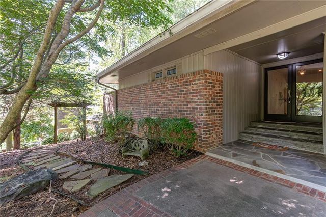 300 Cedar Knoll Court, Roswell, GA 30076