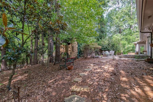 300 Cedar Knoll Court, Roswell, GA 30076