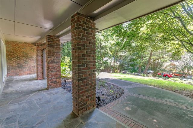 300 Cedar Knoll Court, Roswell, GA 30076