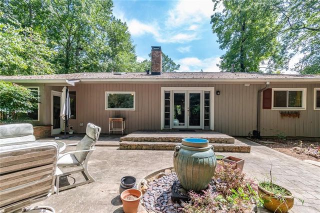 300 Cedar Knoll Court, Roswell, GA 30076