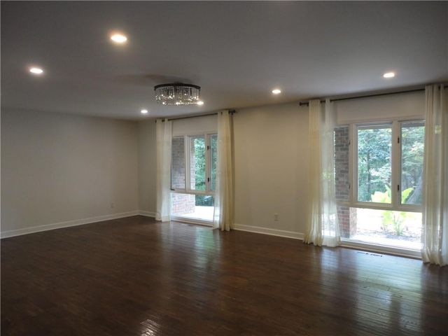 300 Cedar Knoll Court, Roswell, GA 30076