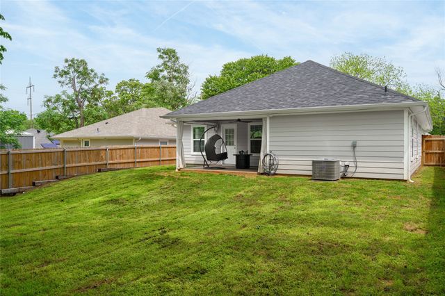 928 W Chase Street, Denison, TX 75020