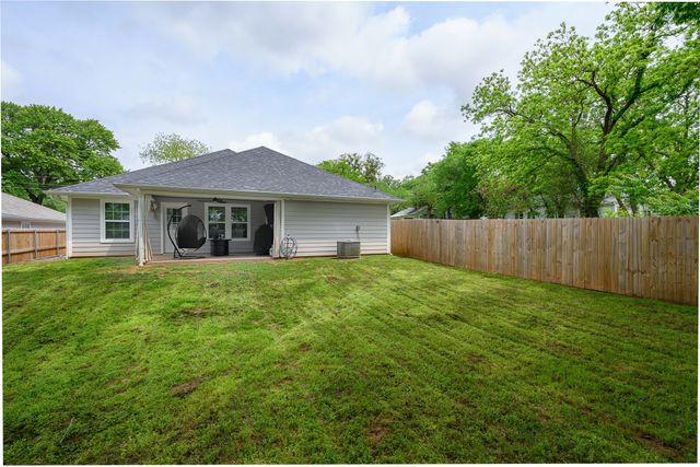 928 W Chase Street, Denison, TX 75020
