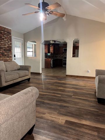 737 ASH Street, Burleson, TX 75028