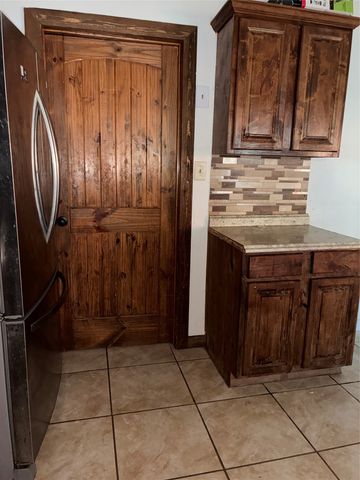 737 ASH Street, Burleson, TX 75028