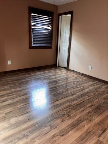 737 ASH Street, Burleson, TX 75028