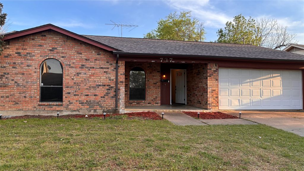 737 ASH Street, Burleson, TX 75028