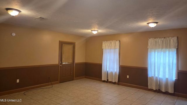 2068 Anderson Road, Edwards, MS 39066