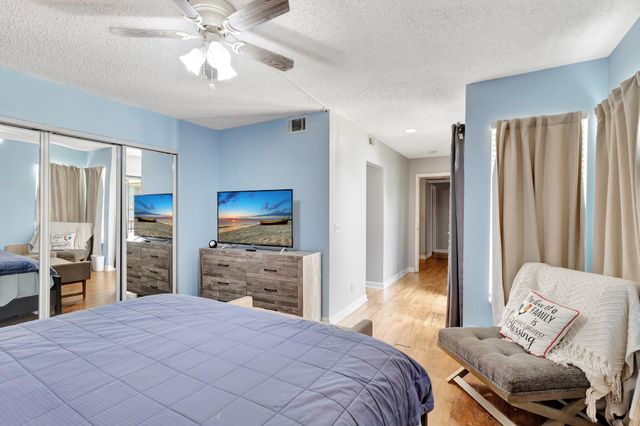 1586 Shaker Circle, Wellington, FL 33414