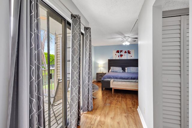 1586 Shaker Circle, Wellington, FL 33414