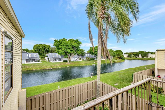 1586 Shaker Circle, Wellington, FL 33414