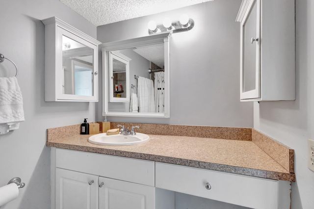 1586 Shaker Circle, Wellington, FL 33414