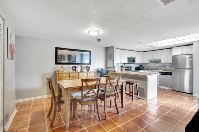 1586 Shaker Circle, Wellington, FL 33414