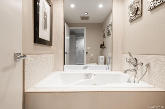 1900 E Girard Place 406, Englewood, CO 80113