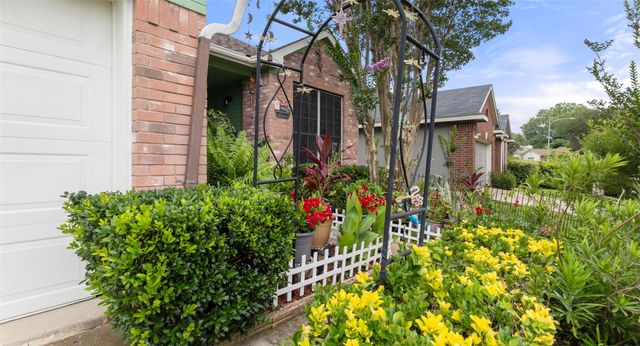 5403 LARK CREEK DR, Austin, TX 78744