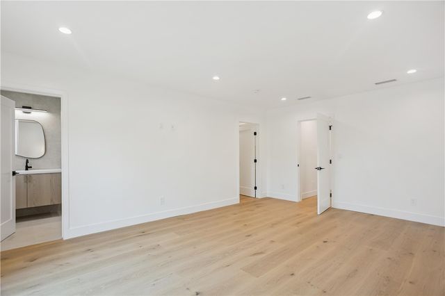 5743 Natick Ave, Sherman Oaks, CA 91411