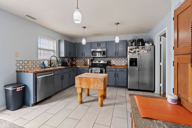 9478 W Lantern Lane, Pendleton, IN 46064