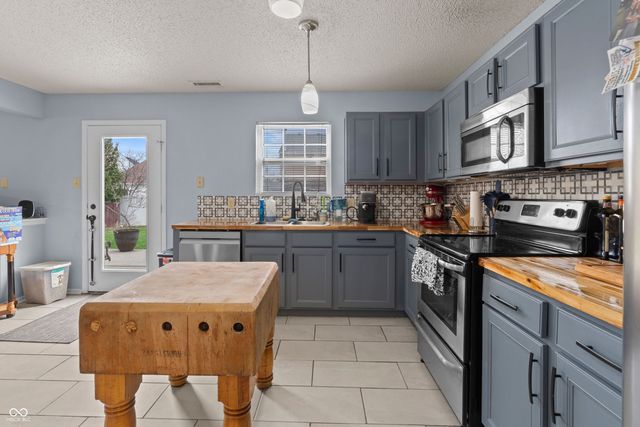 9478 W Lantern Lane, Pendleton, IN 46064