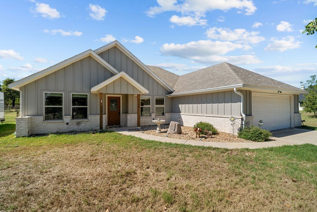 120 Grey Hound Lane, Poolville, TX 76487