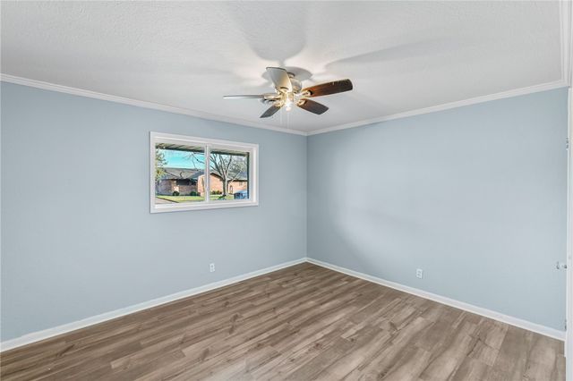 1061 Meadowbrook Dr, Corpus Christi, TX 78412