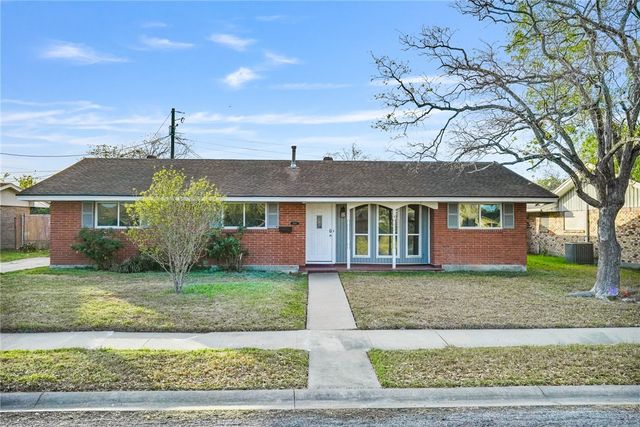 1061 Meadowbrook Dr, Corpus Christi, TX 78412