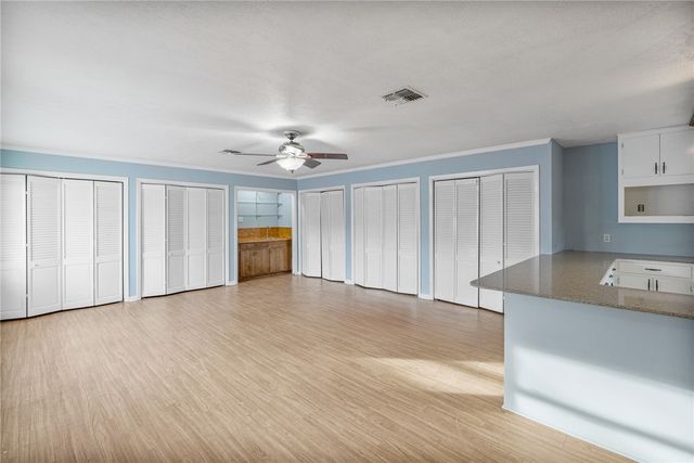 1061 Meadowbrook Dr, Corpus Christi, TX 78412