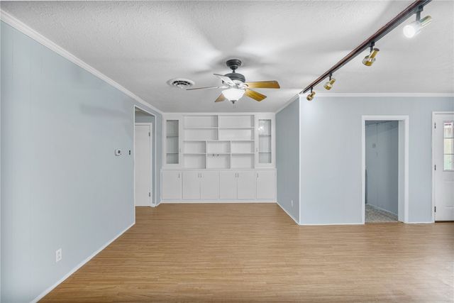 1061 Meadowbrook Dr, Corpus Christi, TX 78412