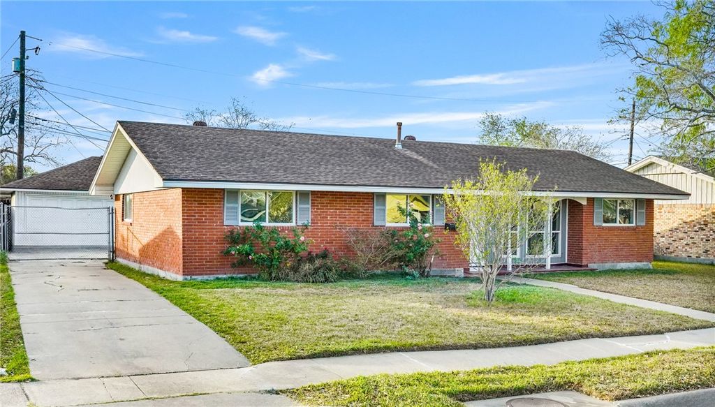 1061 Meadowbrook Dr, Corpus Christi, TX 78412