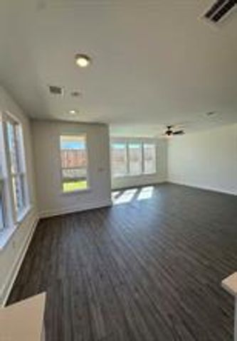 130 Sincere DR, Kyle, TX 78640