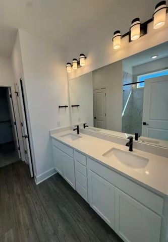 130 Sincere DR, Kyle, TX 78640