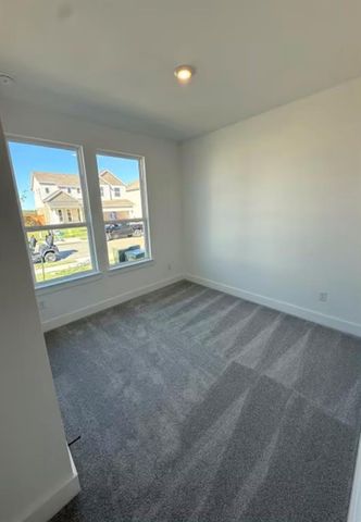 130 Sincere DR, Kyle, TX 78640