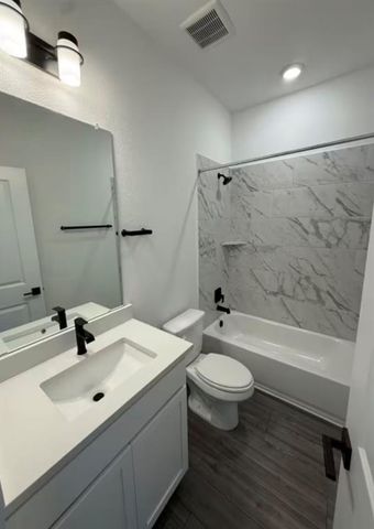 130 Sincere DR, Kyle, TX 78640