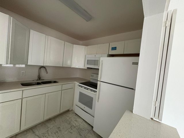 374 Camden P, West Palm Beach, FL 33417