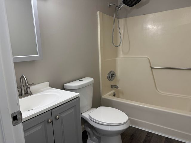 12 E Side Dr Apt 402, Concord, NH 03301